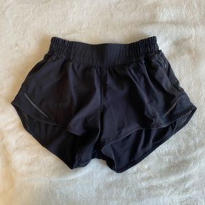 Lululemom Women’s hotty hot short. Size 2, 2.5 inch inseam LR